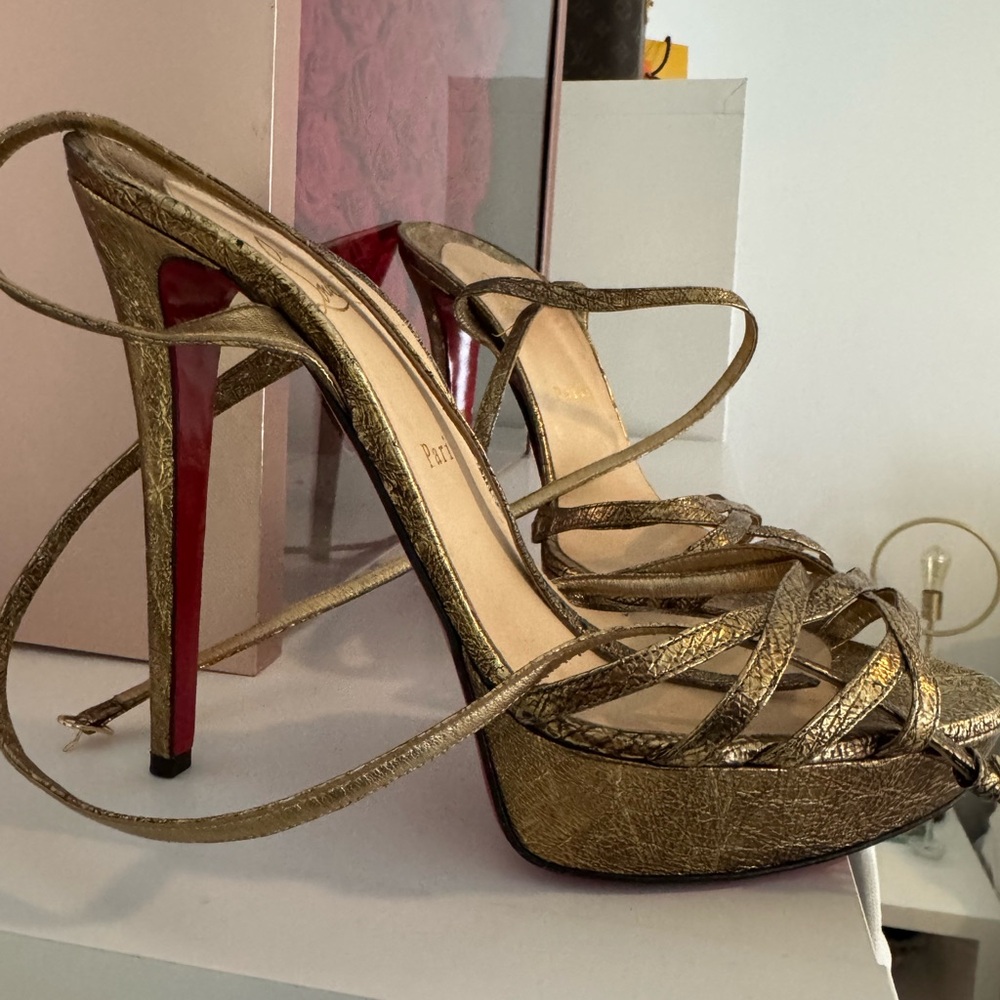 Never worn Ostrich Sandals High Heels Gold Bronze